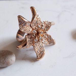 Flower ring crystals rose gold tone